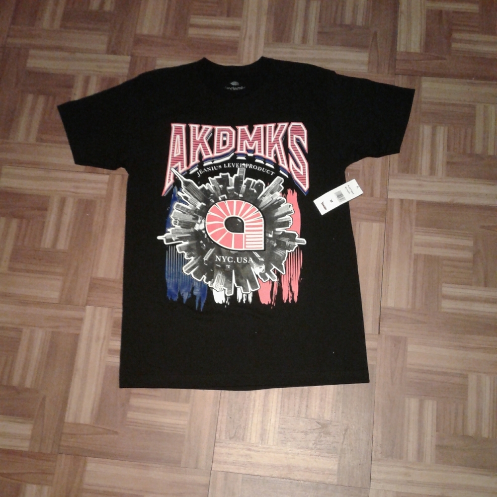 BRAND NEW SHORT SLEEVE SHIRT W/PRINTED FRONT SZ M